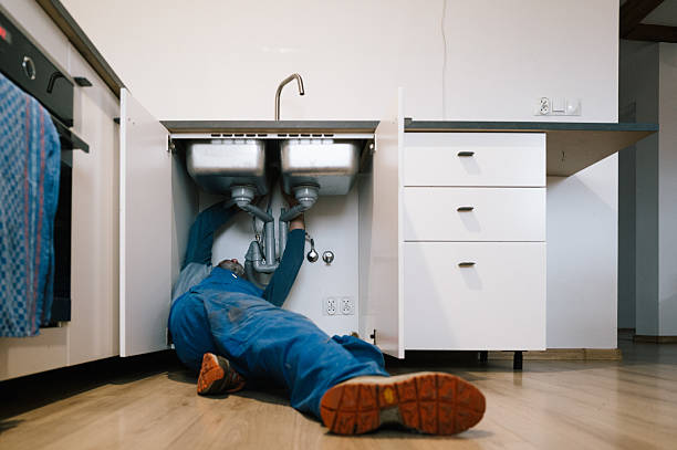 Professional Leak Detection technician working in Beverly Shores, IN